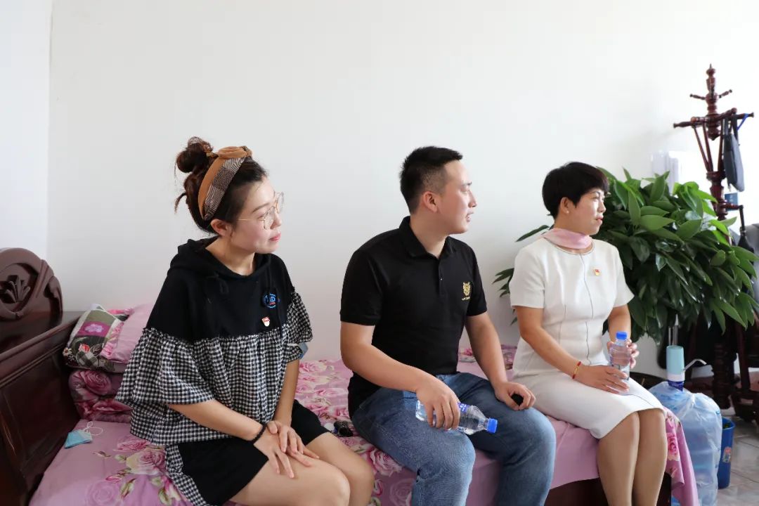 巩固脱贫攻坚成果，，，，，助力乡村振兴——龙8头号玩家集团向岫岩县黄花甸镇关门山村送驻村干部工作(图5)