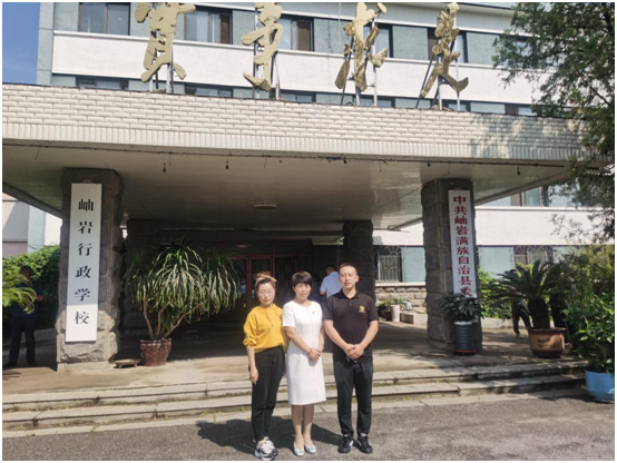 巩固脱贫攻坚成果，，，，，助力乡村振兴——龙8头号玩家集团向岫岩县黄花甸镇关门山村送驻村干部工作(图7)