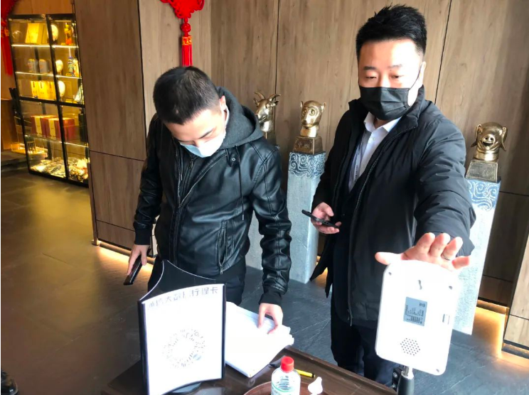 鞍勤集团纪委、龙8头号玩家集团纪委联合开展疫情防控监督检查工作